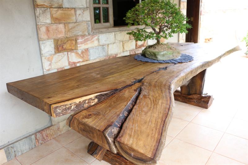 Mesa Rústica em madeira maciça com detalhes únicos – Arteem Madeira